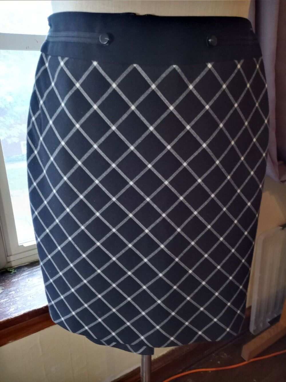 The Limited black/white Checkered pencil knit skirt size 0